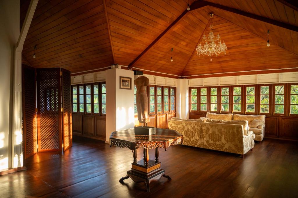 Southwinds Estate Historical View